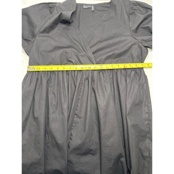 ASOS DESIGN Curve cotton v-neck mini smock dress in black Size 8 - Picture 6 of 9